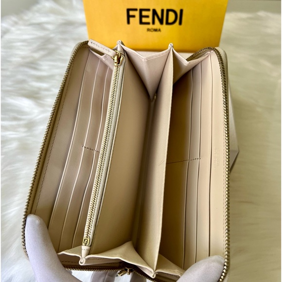 Auth Fendi Wallet EUC like new - Picture 14 of 17